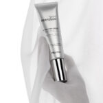 B3 CREAM Applying FILLMED B3-RECOVERY CREAM on the face for skin barrier regeneration