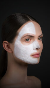 GR YOUTH MASK FACE FILLMED GR-YOUTH MASK on the face for an instant plump and glow effect